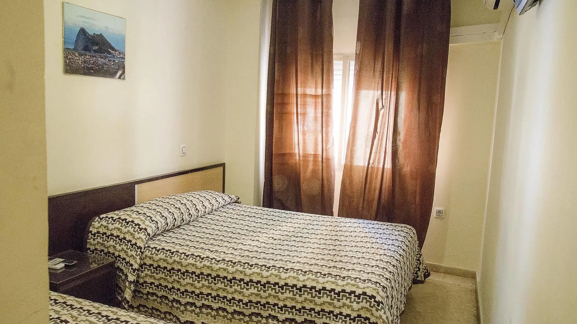 Hostal La Campana La Línea de la Concepción Hotel