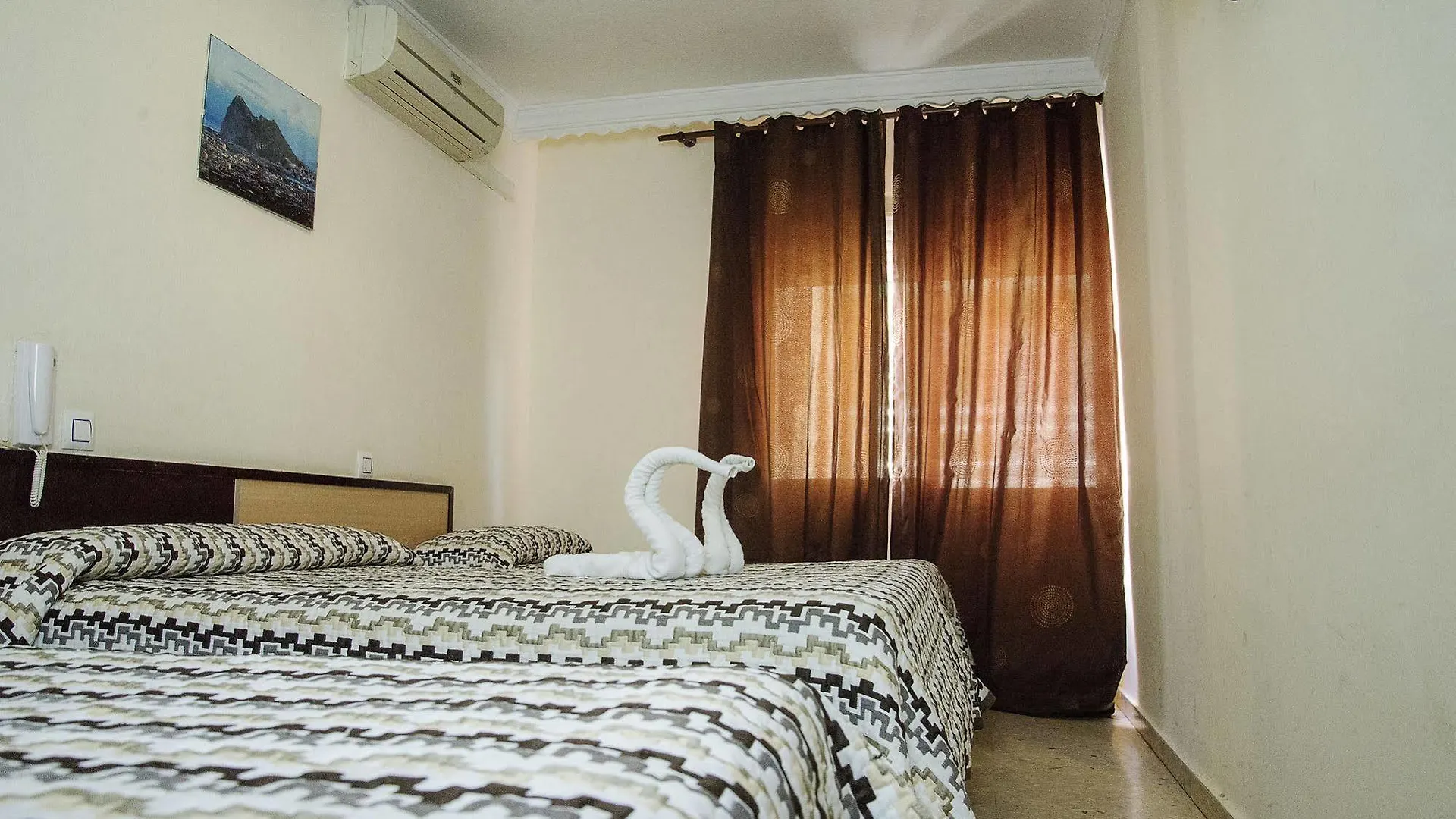 Hostal La Campana La Línea de la Concepción Hotel